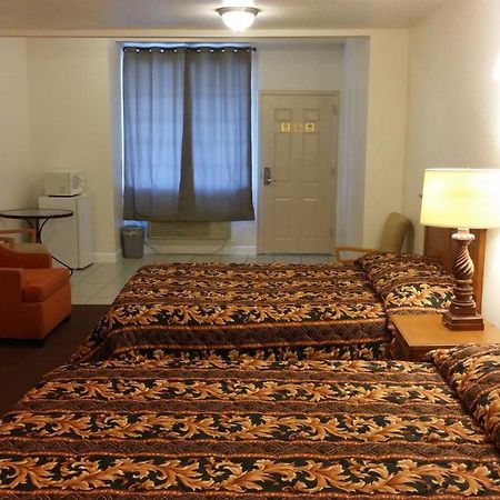 Country Regency Inn & Suites Manvel Eksteriør billede