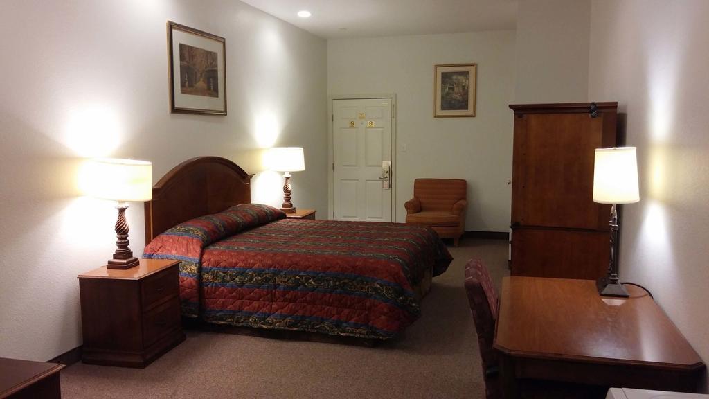 Country Regency Inn & Suites Manvel Eksteriør billede
