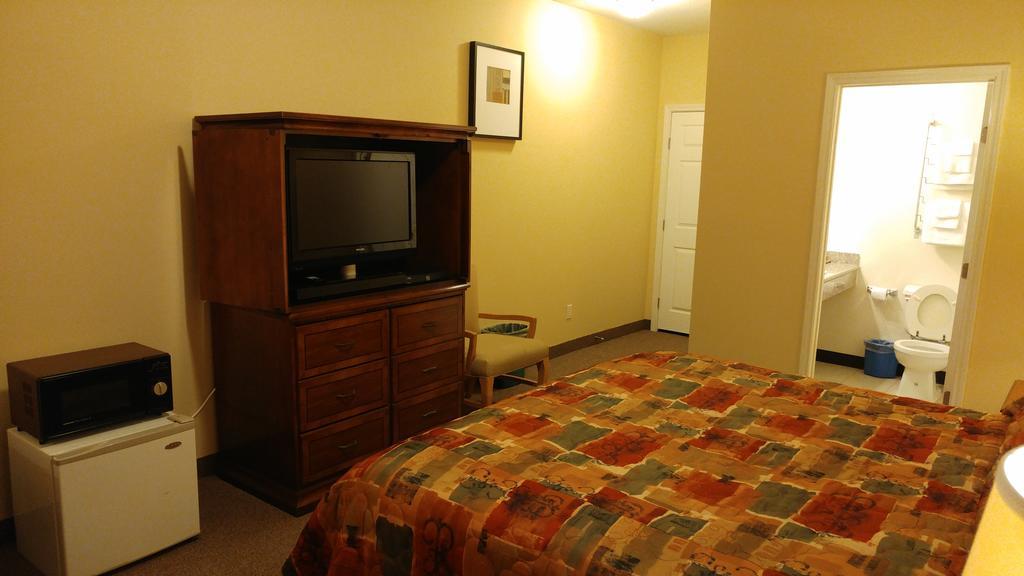 Country Regency Inn & Suites Manvel Eksteriør billede