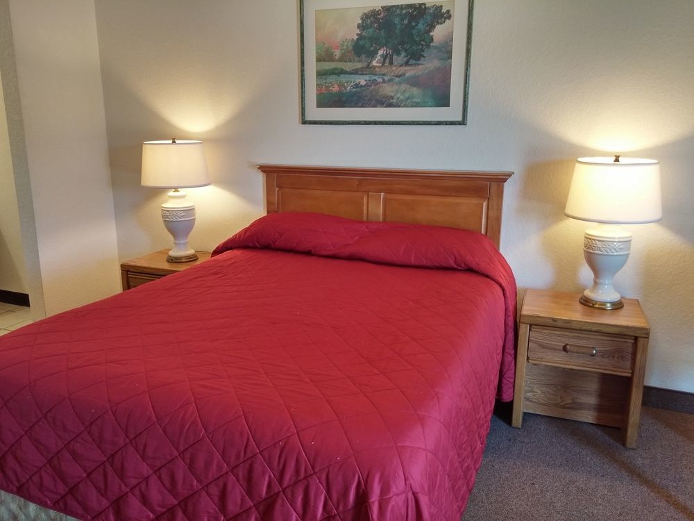 Country Regency Inn & Suites Manvel Eksteriør billede