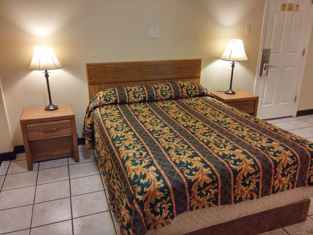 Country Regency Inn & Suites Manvel Eksteriør billede