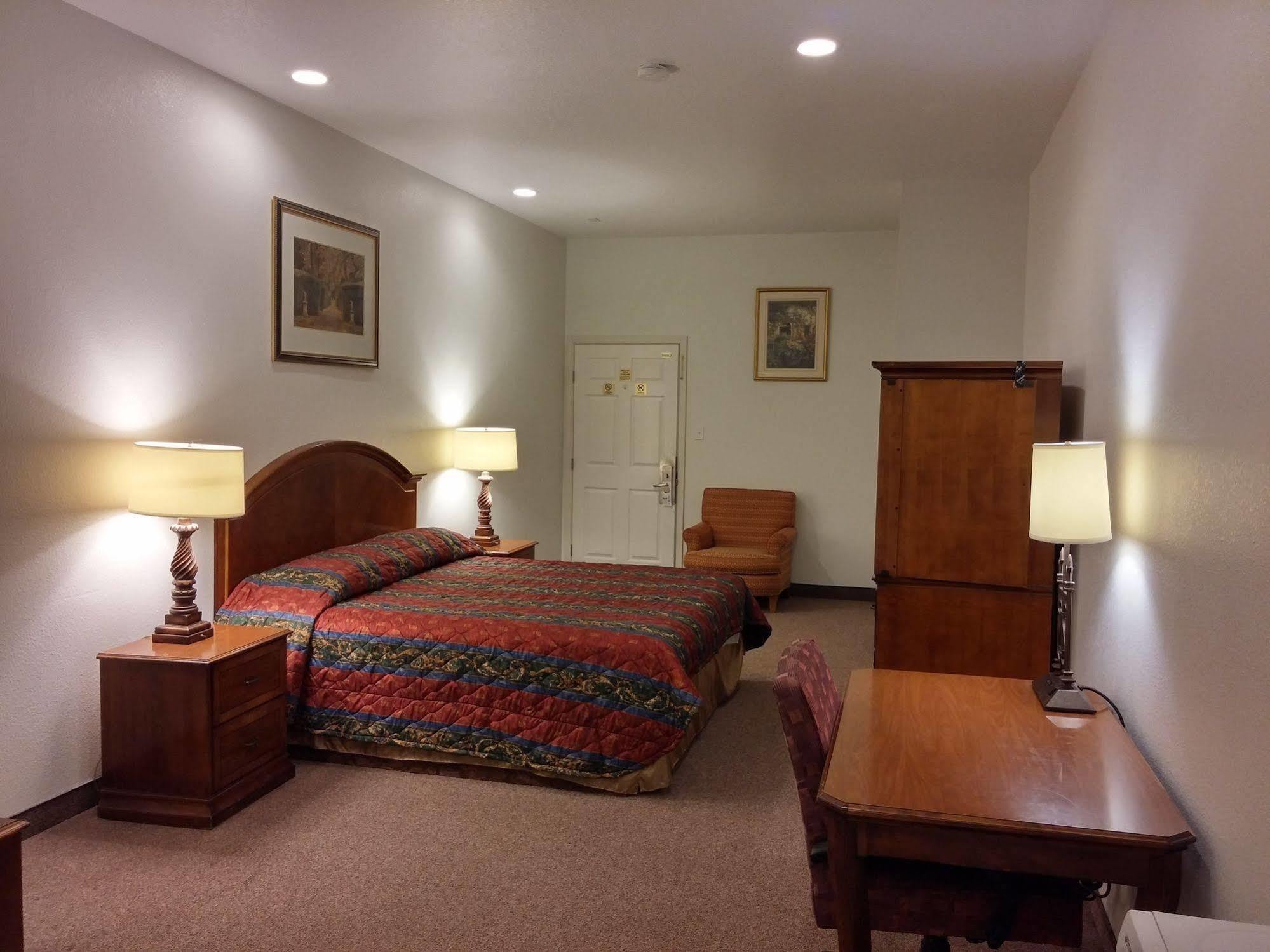 Country Regency Inn & Suites Manvel Eksteriør billede