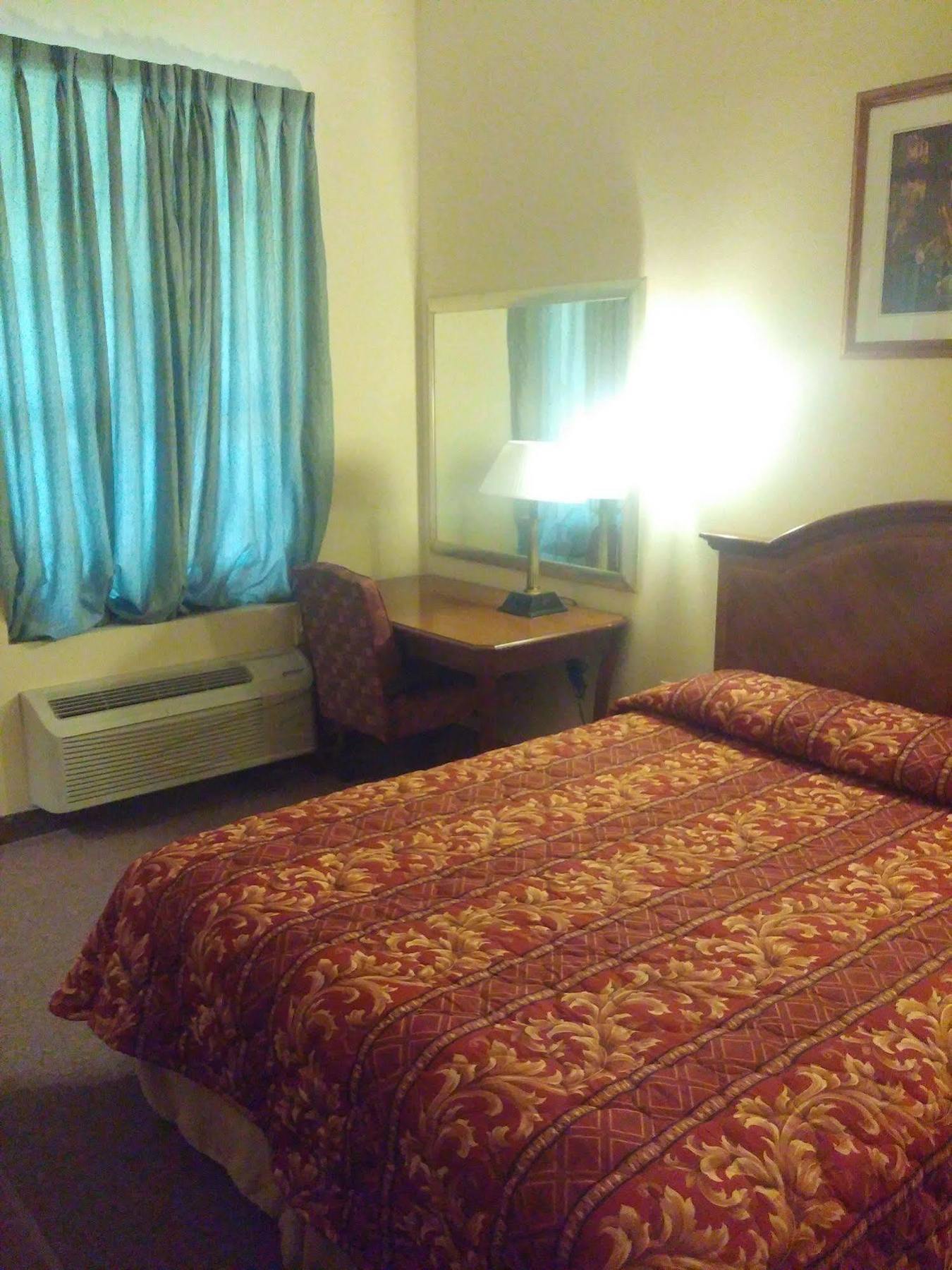 Country Regency Inn & Suites Manvel Eksteriør billede