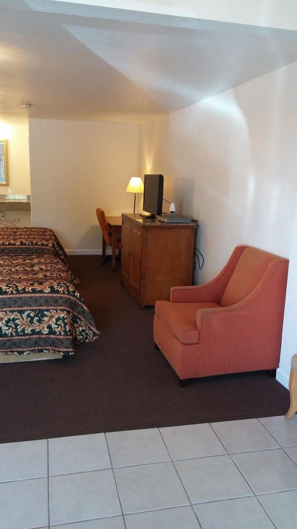 Country Regency Inn & Suites Manvel Eksteriør billede
