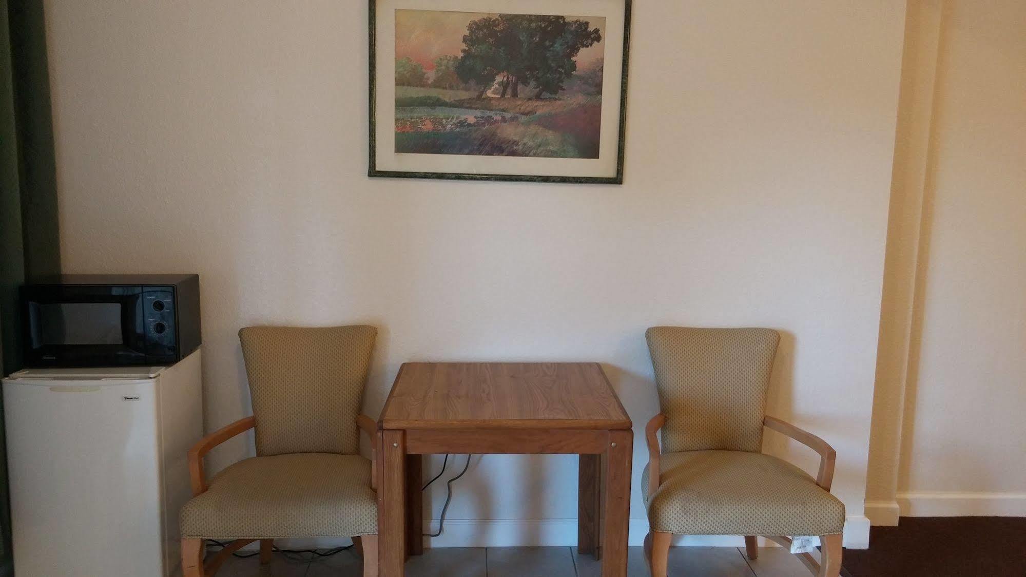 Country Regency Inn & Suites Manvel Eksteriør billede