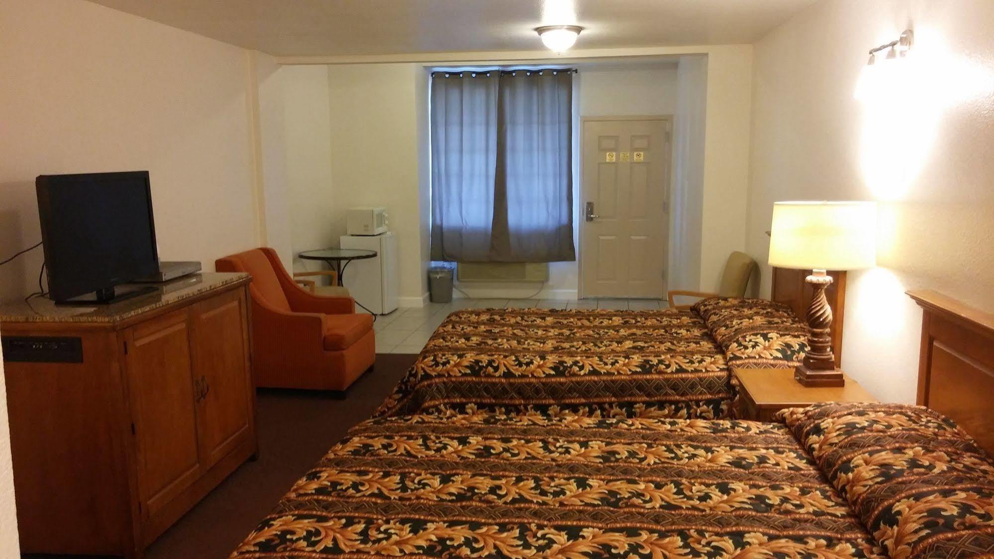 Country Regency Inn & Suites Manvel Eksteriør billede