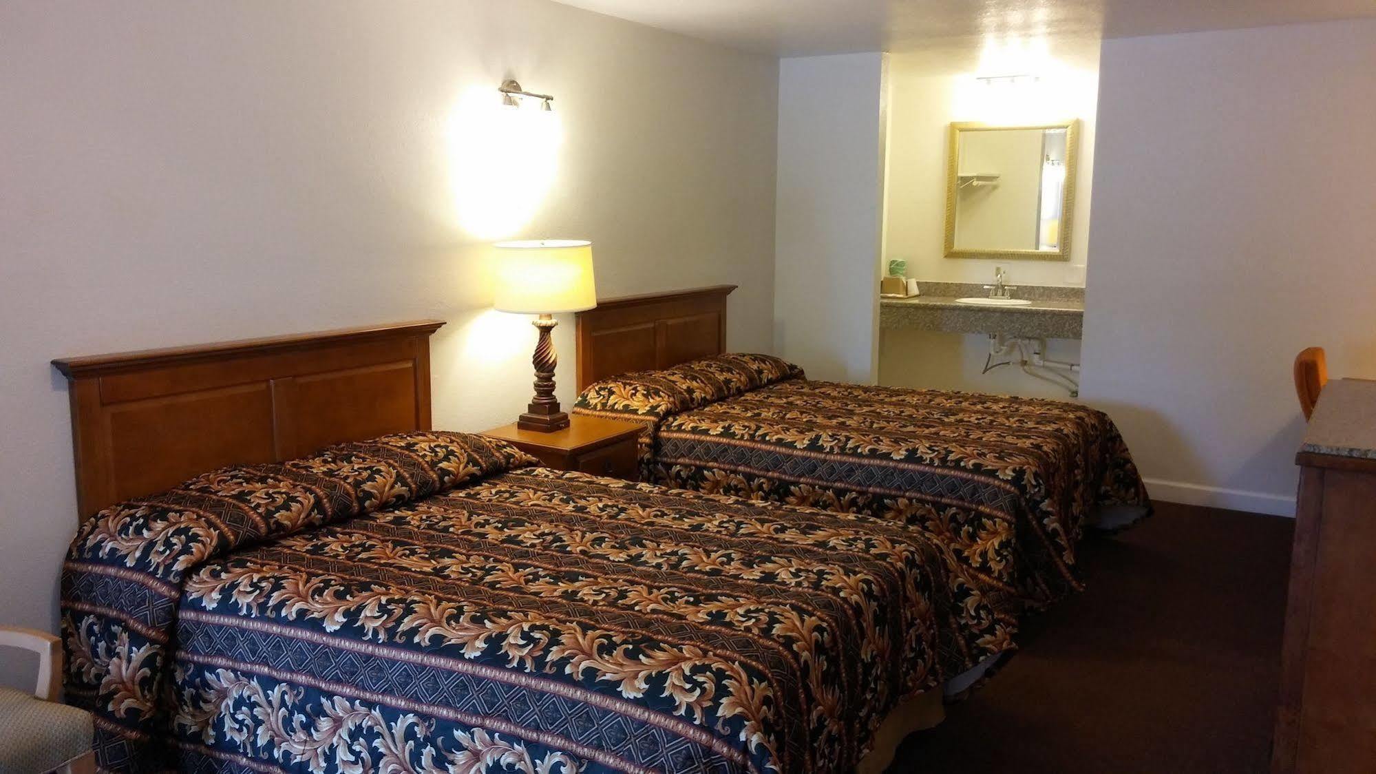Country Regency Inn & Suites Manvel Eksteriør billede