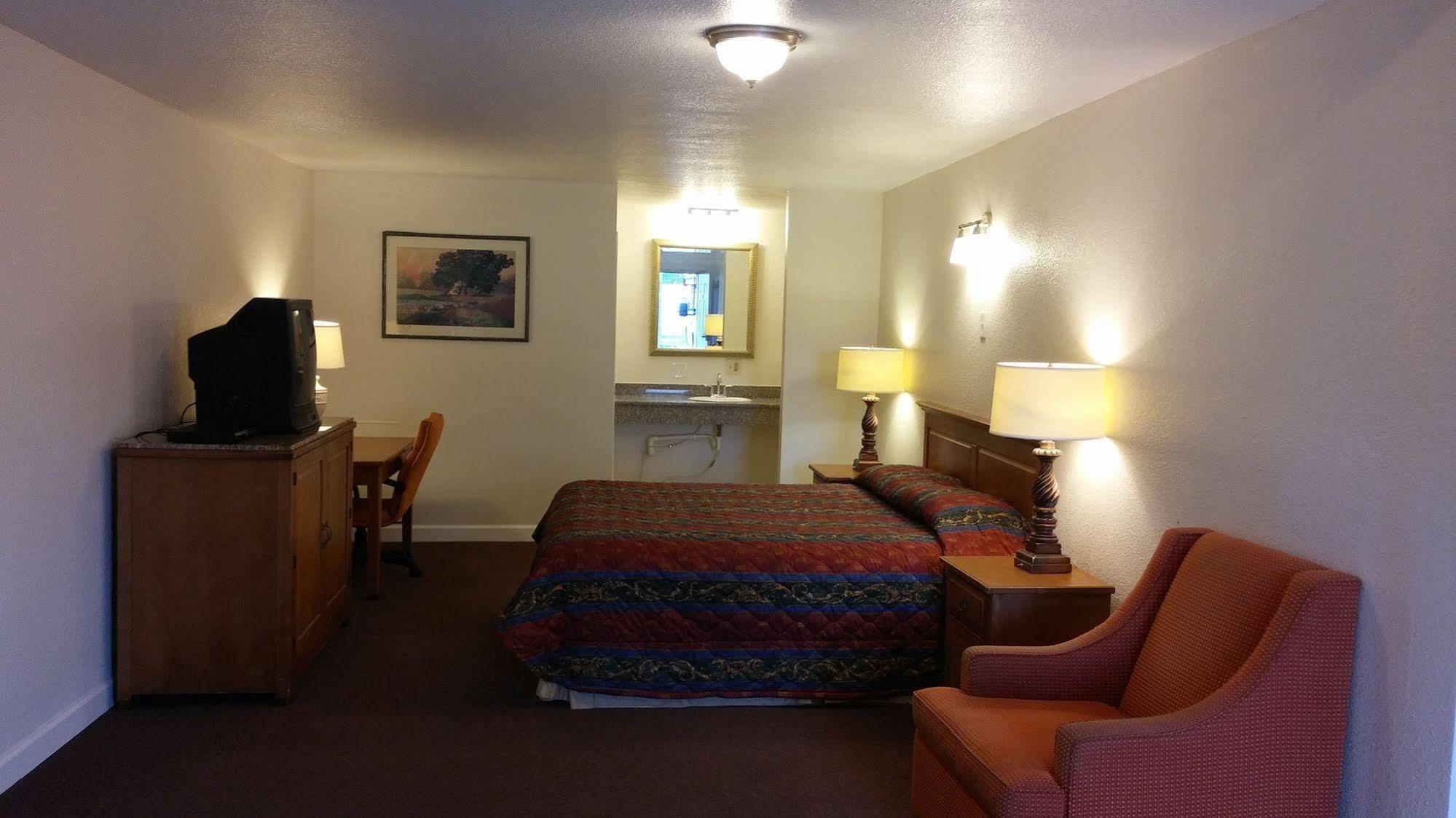 Country Regency Inn & Suites Manvel Eksteriør billede