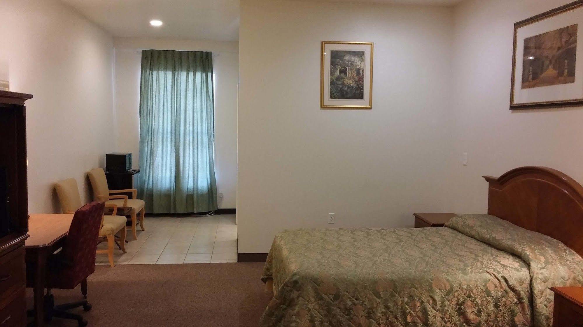 Country Regency Inn & Suites Manvel Eksteriør billede