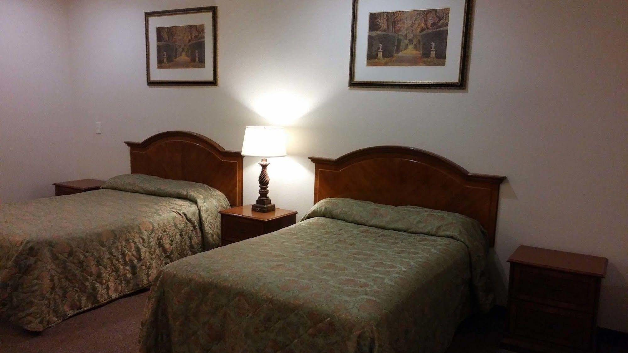 Country Regency Inn & Suites Manvel Eksteriør billede
