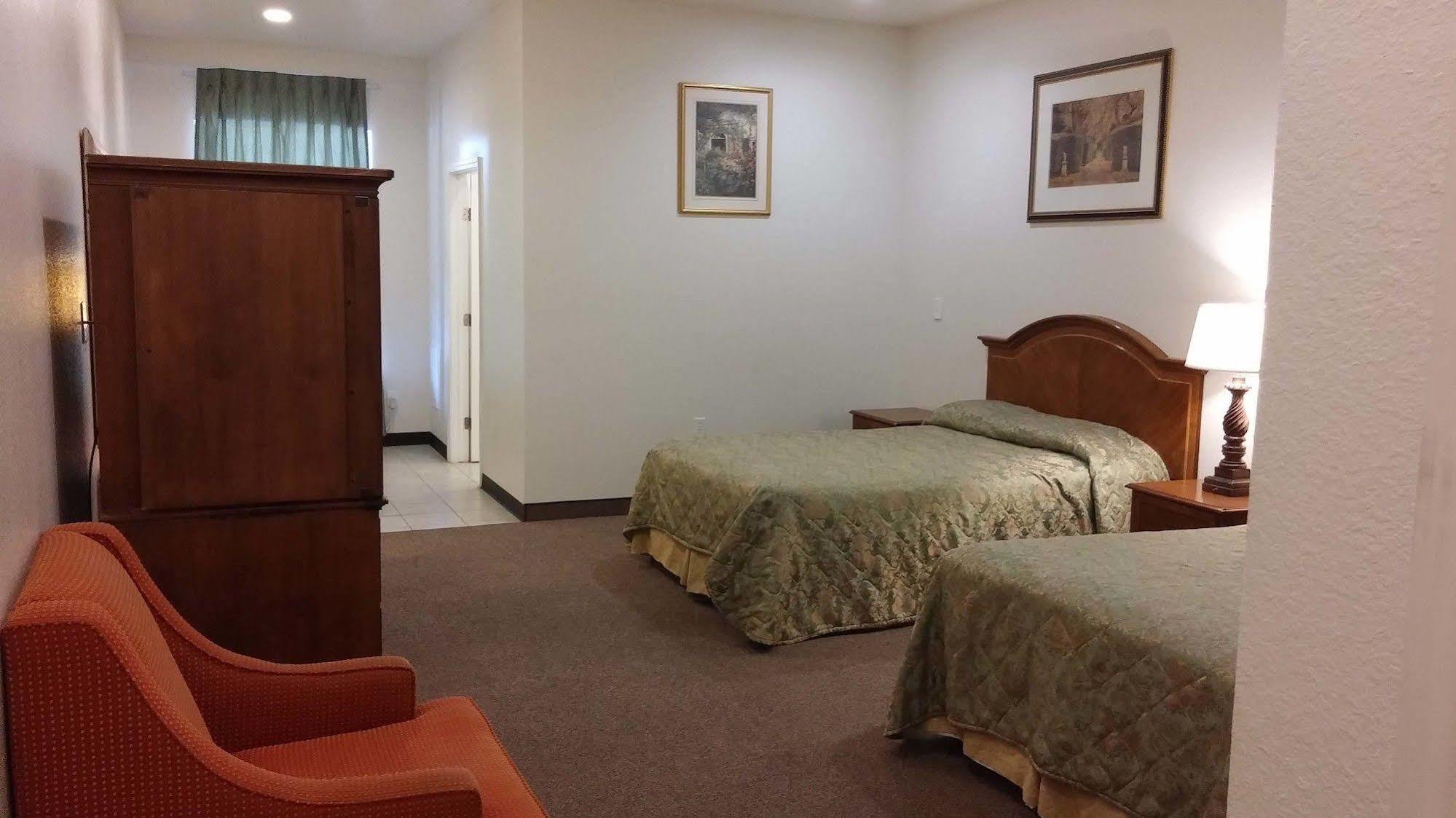 Country Regency Inn & Suites Manvel Eksteriør billede