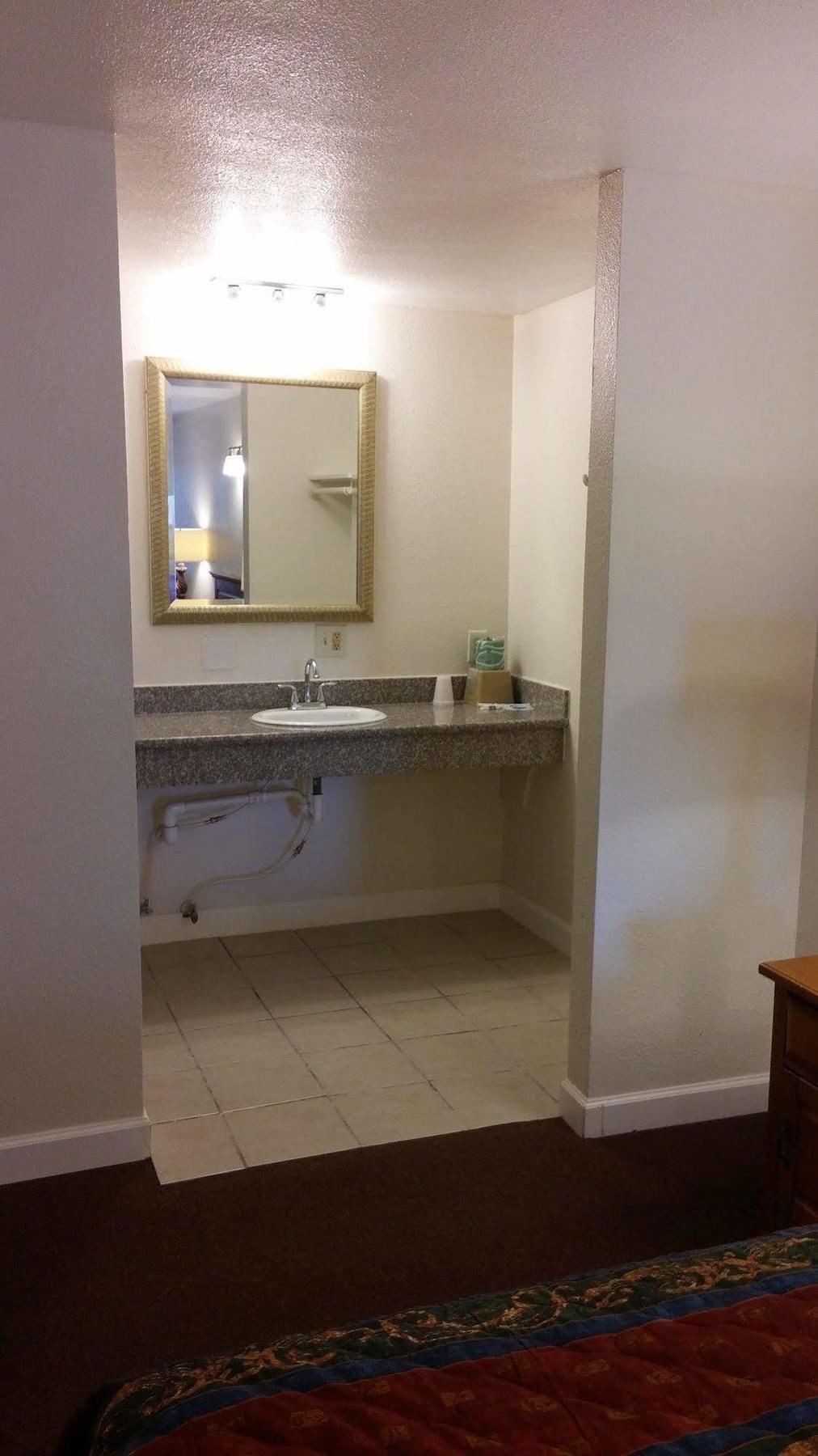 Country Regency Inn & Suites Manvel Eksteriør billede